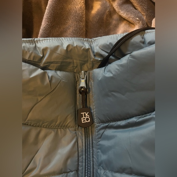 TKEQ - The 'EZ' Packable Down Vest | Sapphire | Equestrian | Size Medium - Picture 4 of 5